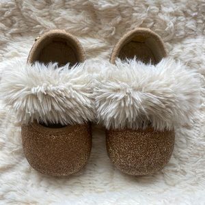 UGG Dress shoes size 2/3
